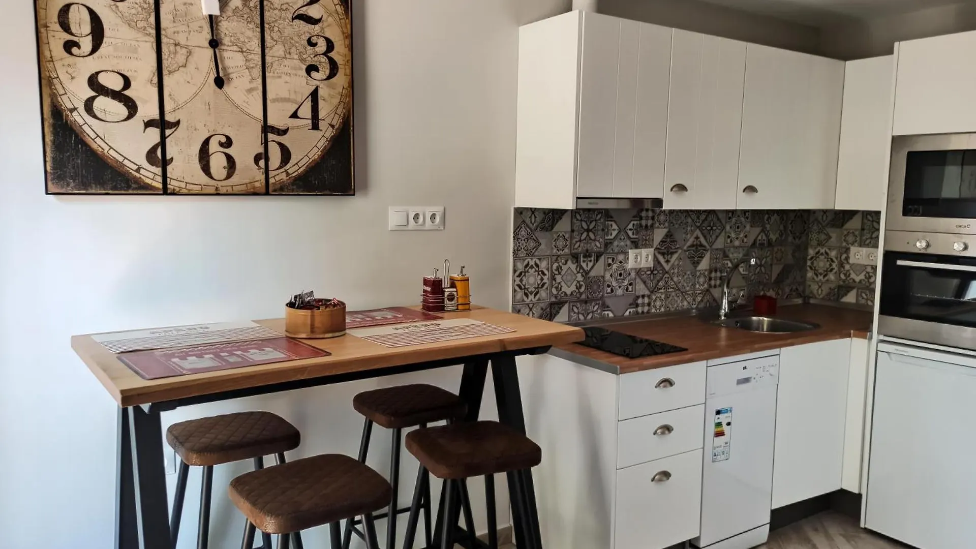 Appartement Barcelo 21, Parking On Request, Atico With Terrace & Studio With Patio, Center, Breakfast Included, Quite Neighborhood, Bc Málaga Spanje