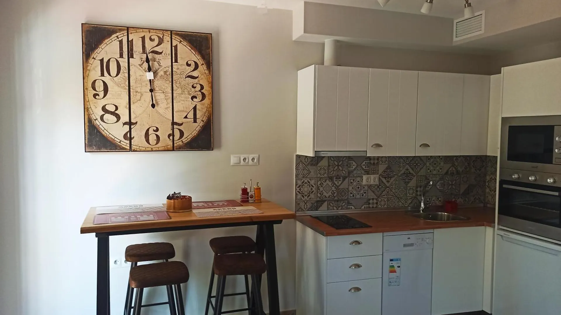 Appartement Barcelo 21, Parking On Request, Atico With Terrace & Studio With Patio, Center, Breakfast Included, Quite Neighborhood, Bc Málaga Spanje